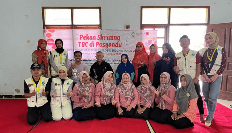 Tim KKN-PPM UGM Gelar Posyandu Lintas Generasi Peringati Hari Tuberkulosis Sedunia di Magetan